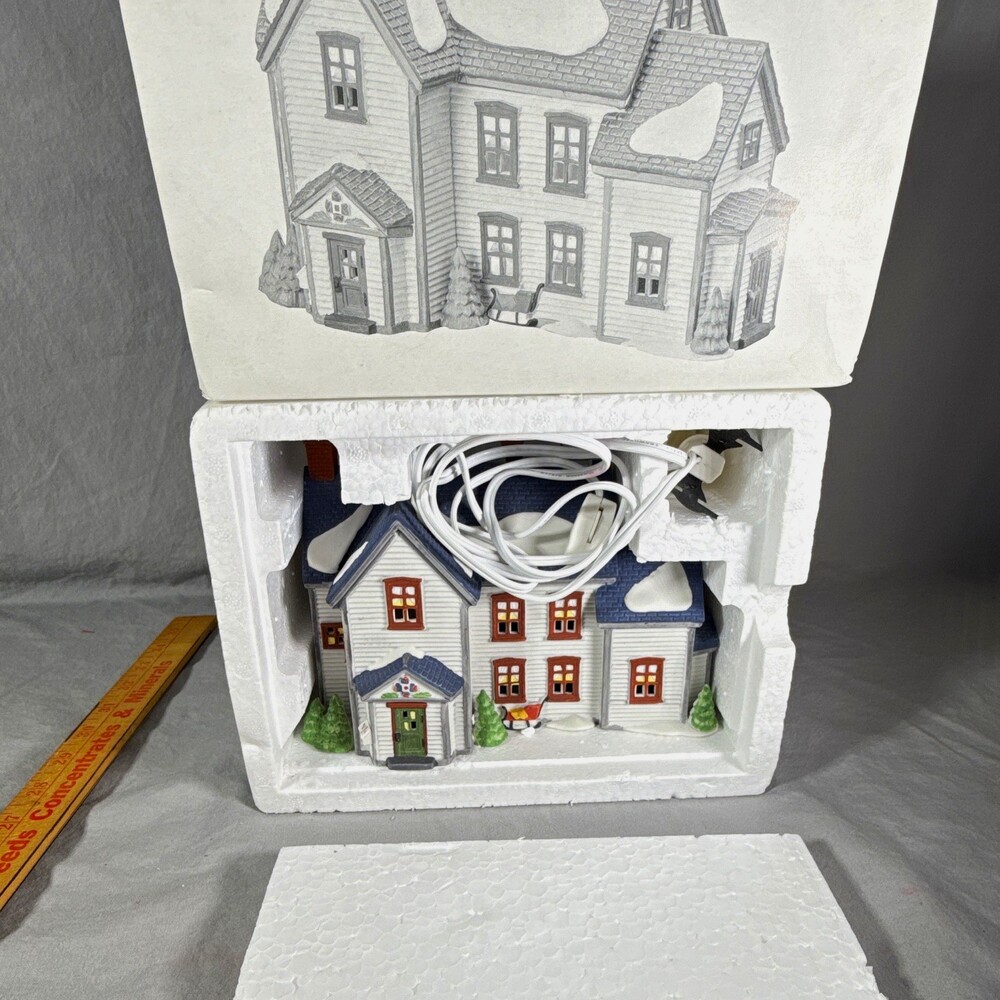 Department 56 New England Village Series Pennsylvania Dutch Farmhouse Porcelain